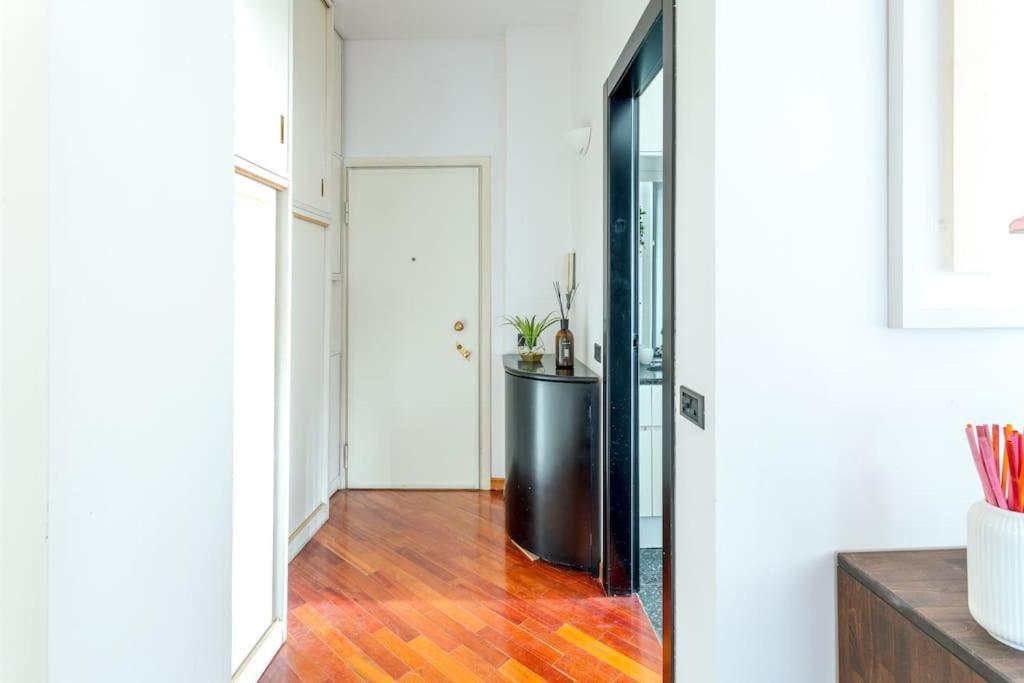 Ferienwohnung Duomo 10 Min Luxury • Terrazzo • Wi-Fi • Netflix Mailand Exterior foto
